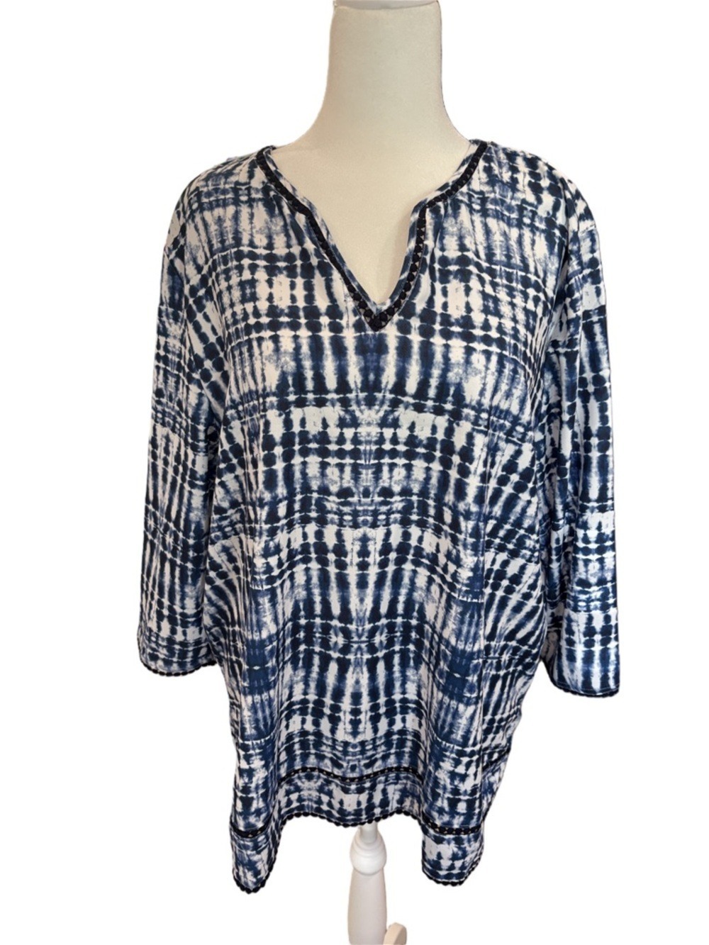 Chico's Size 4(xxl) pullover top. Blue white tie dye v neck career casual